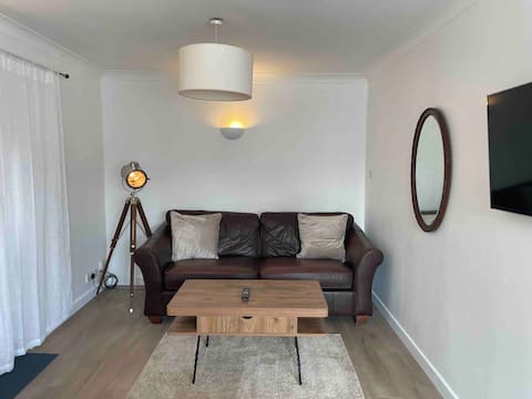 Self contained annex in Windsor with parking
