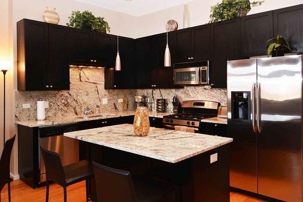 Kitchen-Fully stocked and functional, stainless appliances & plenty of cabinets