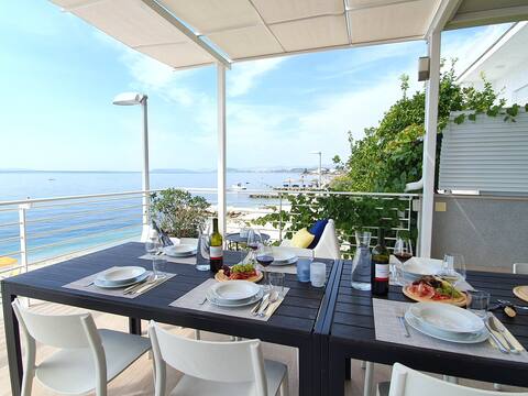 Exclusive BEACH VILLA w. Hot tub, Garden, Parking