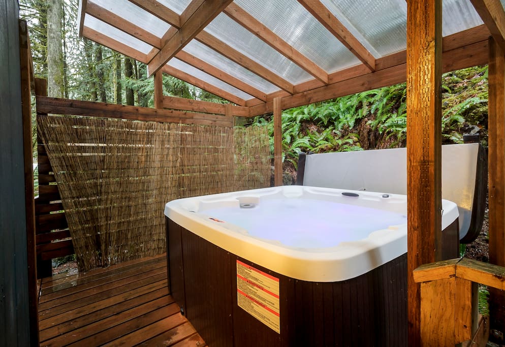 6-7 person hot tub with 22 jets located on the back lower deck (very private and covered by polycarbonate roof for maximum light). Built and installed Winter 2016.