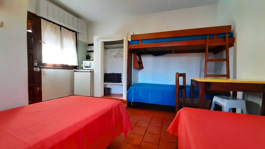 Habitación cerca del mar, del bosque y el centro