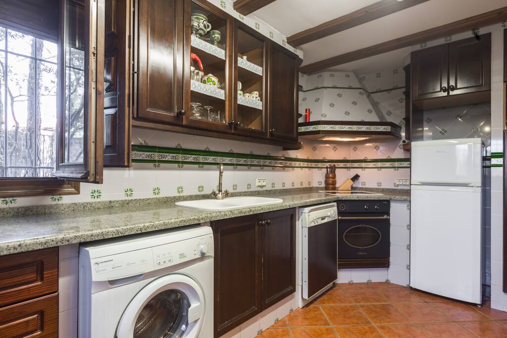 Cocina totalmente equipada en Planta Baja.