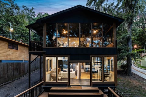 Lakefront Cabin/Hot Tub, Scenic Views & EV Charger