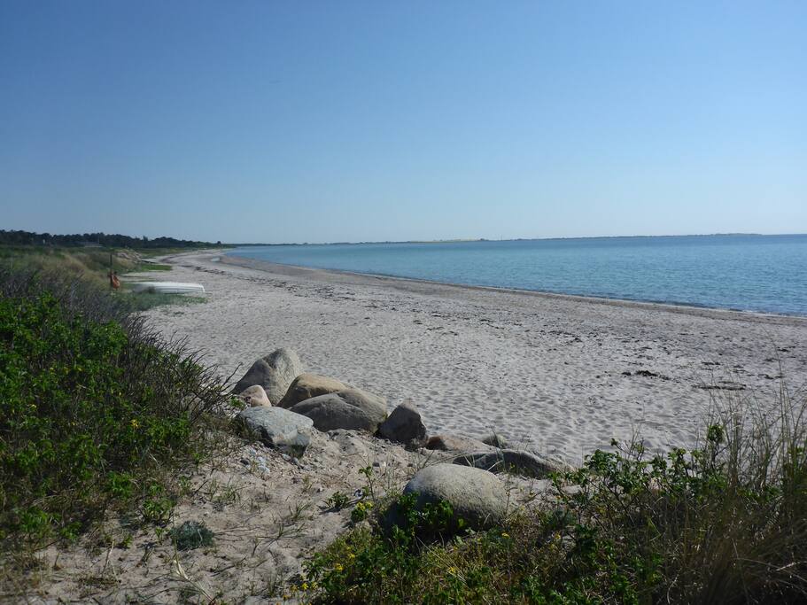 Skønne Bjerge Strand blot 300 m fra huset
