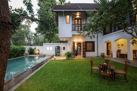 Shalom Villa 4BHK w/ Breakfast Near Marari Beach