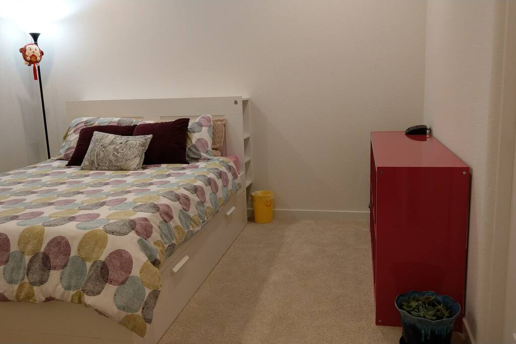 A pink bookshelf in the room so that you can store small things.