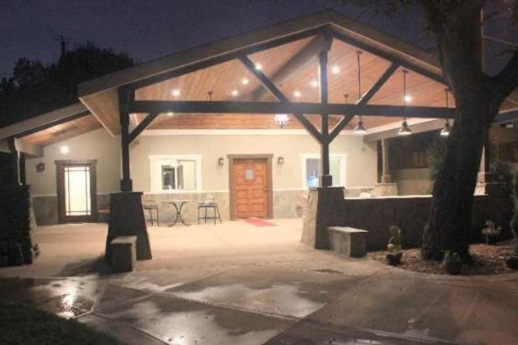 Great lighting for Night Entertaining.