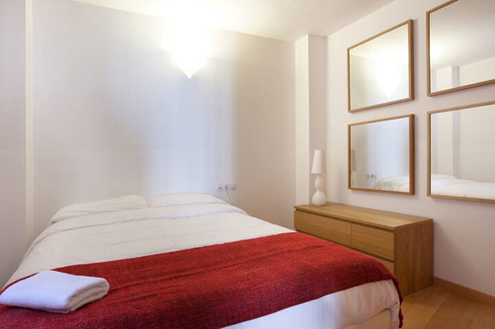 Large 3 bedroom 3 bath flat max 10 happy people! gallery image 2