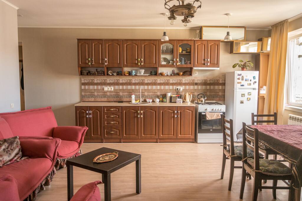 Kitchen with one couch and two sofas, table for 5