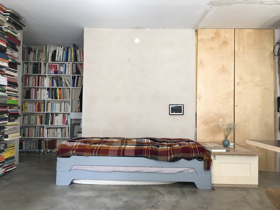 The bed that turns king size.