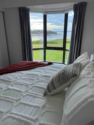 Bayviews Strahan gallery image 2