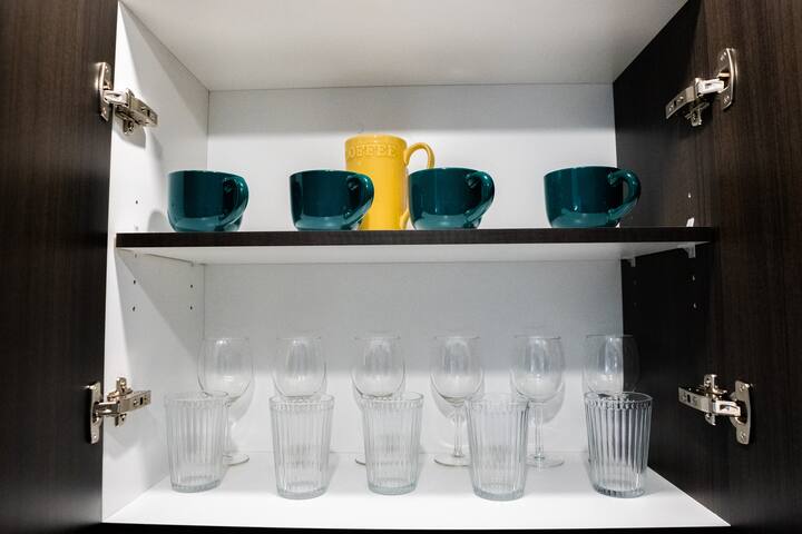 Luxe 2BR Condo l Sleeps 5 l Walk to Old-Port gallery image 4