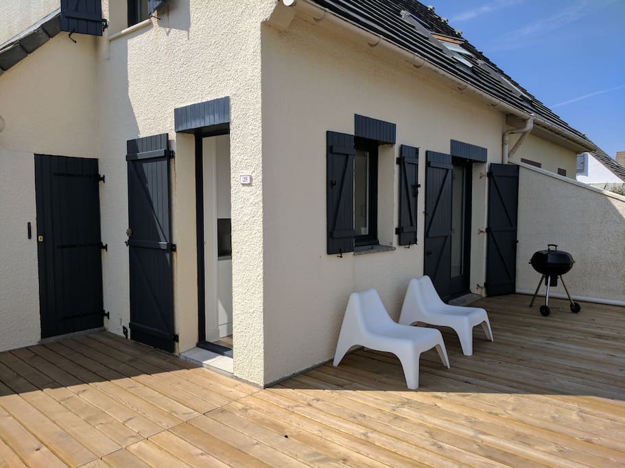 Terrasse bien équipée