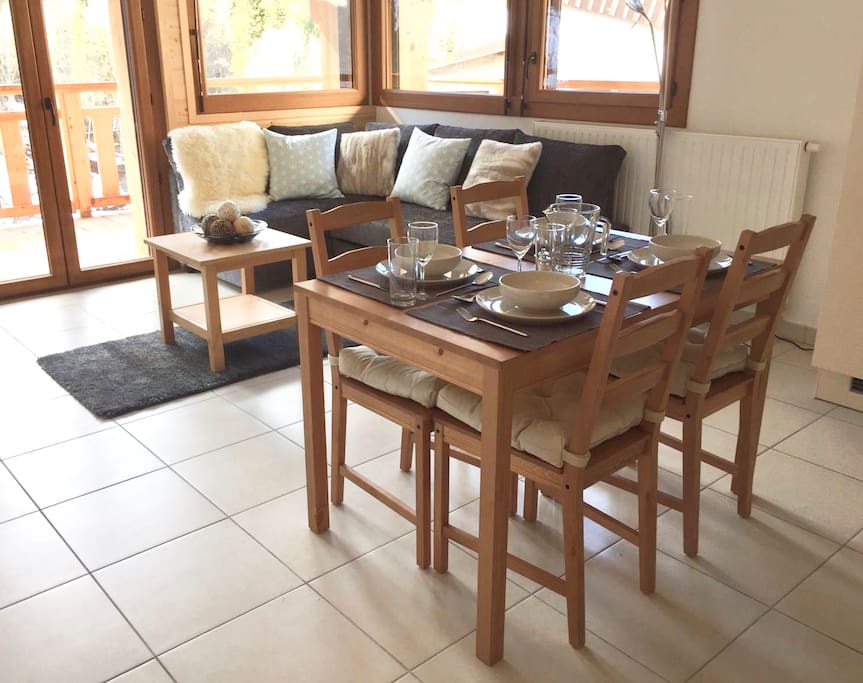 Dining & Lounge Area