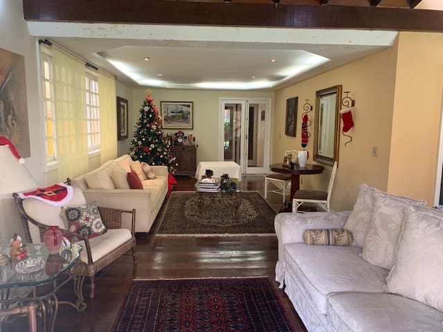 Great House with 4 bedrooms and garage