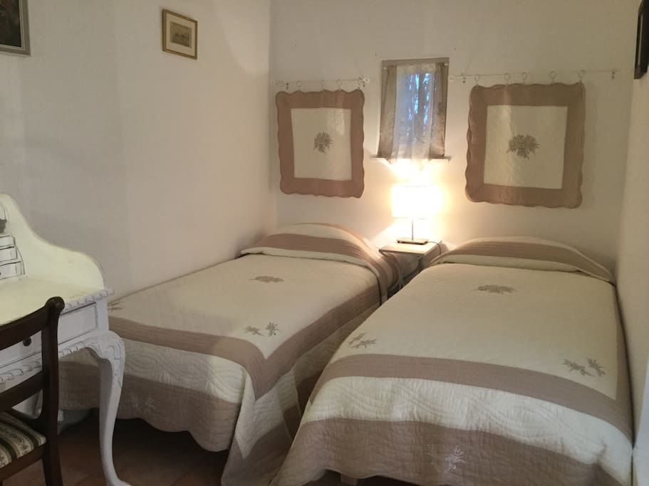 Twin bedroom