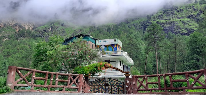 3BHK with rooftopCAFE| Destination Of Peace, Kasol