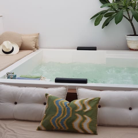 Charming apartment with outdoor whirlpool