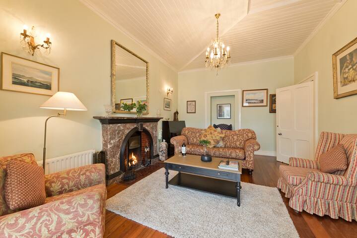 Beautiful House in Blackrock gallery image 2