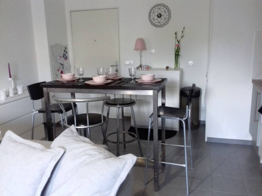 espace repas 4-5 personnes