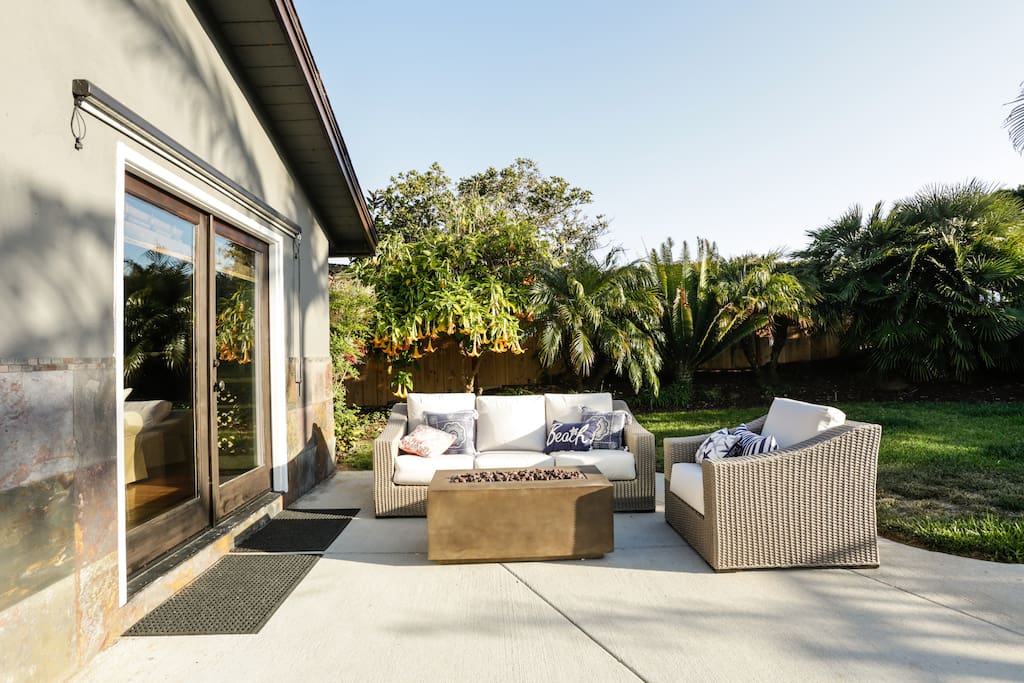 Front Yard Lounge Area (Gas Fireplace)