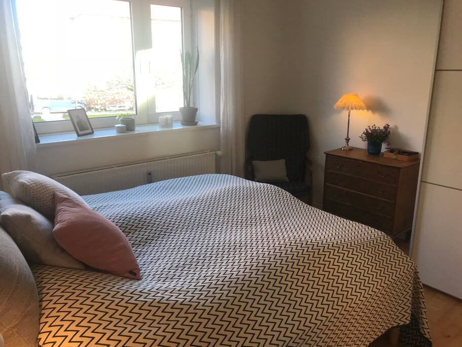 Comfortable queen size bed, new mattress