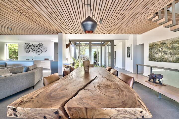 Lux villa @ the beach, solar power, pool gallery image 4