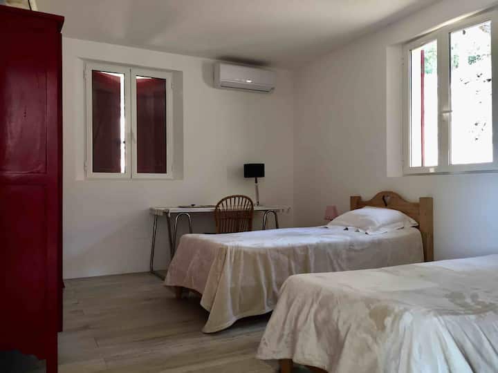 غرفة النوم 2