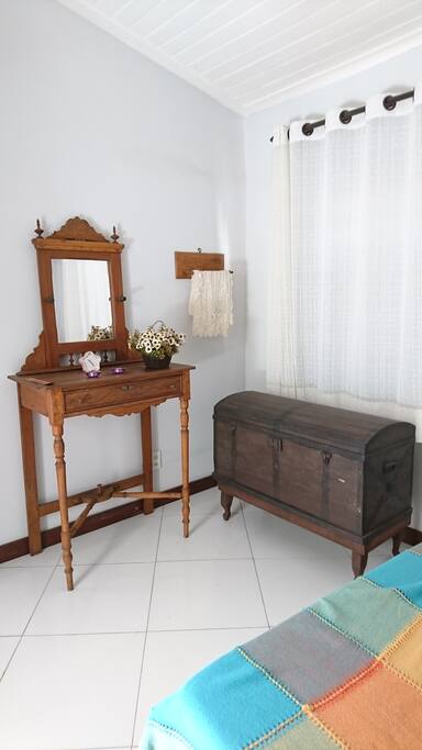 Penteadeira e baú