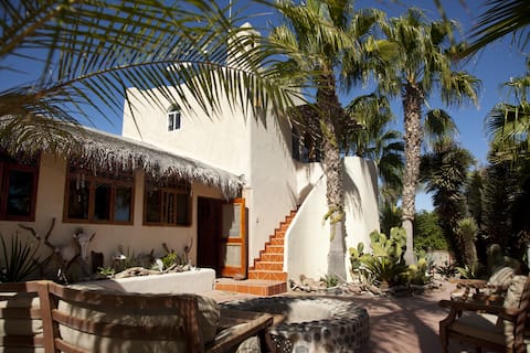 Casa La Loma - Beautiful Established Home