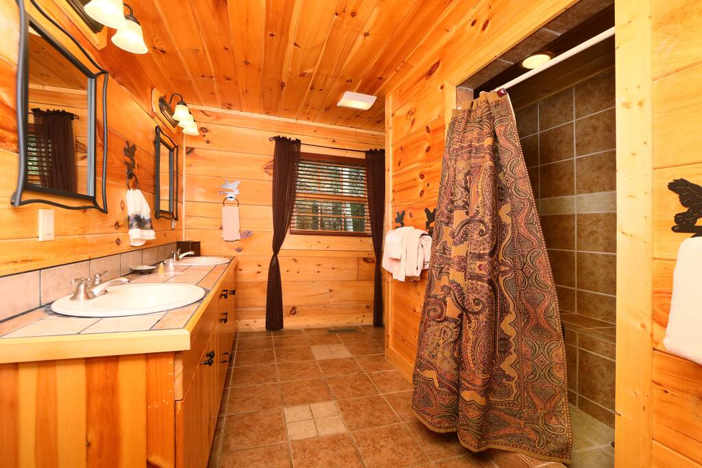 Southern Hospitality-Bathroom