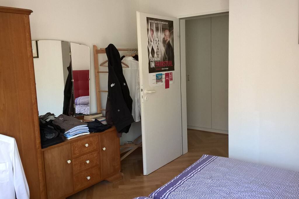 Schlafzimmer+Spiegel+Kleiderständer