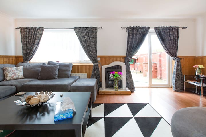 Close to Bletchley Park &  City Centre