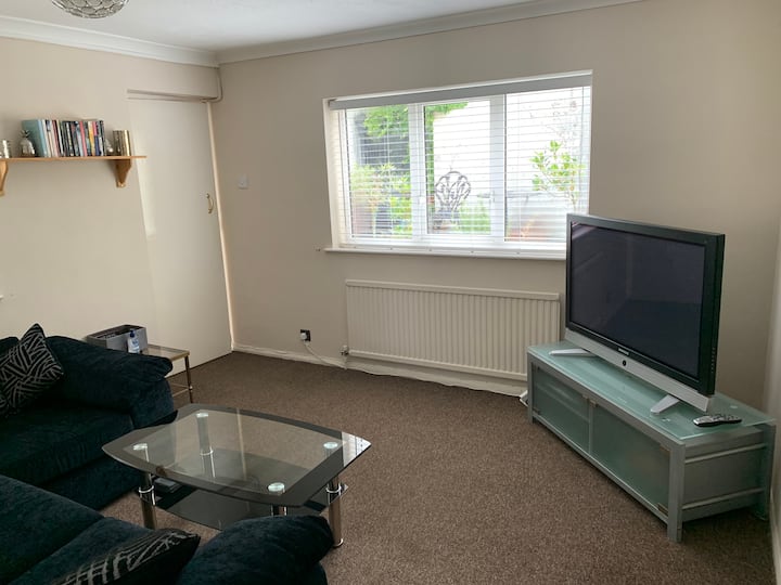 Upmarket Entire Ground floor Flat. Eastbourne. Flats for Rent in East