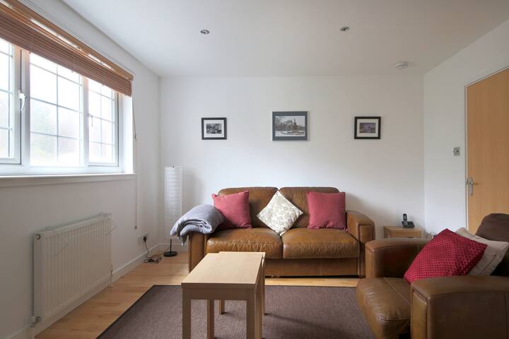 2 BR Apt Walking Distance to Centre & Haymarket