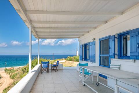 Relaxing Seaside house@Agios Merkourios beach-Evia