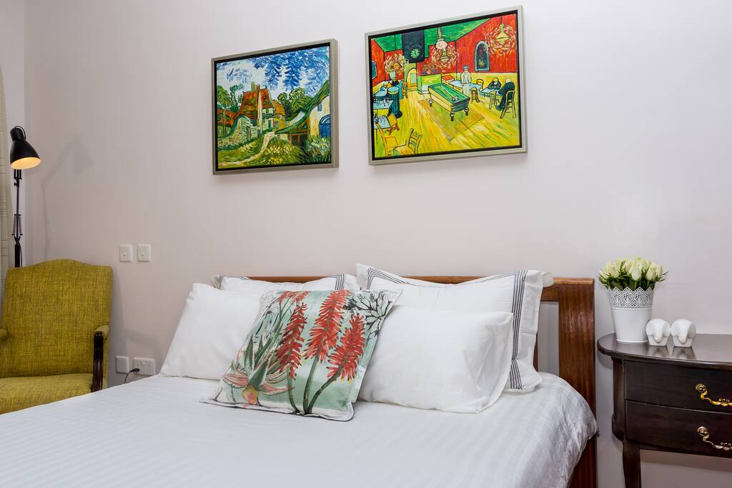 Room and bathroom cleaned every day (free)
