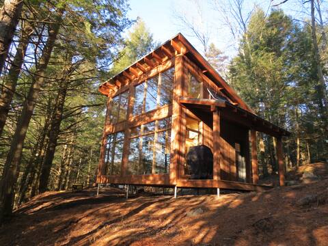 Eco-lodge in nature with water views: La Mésange