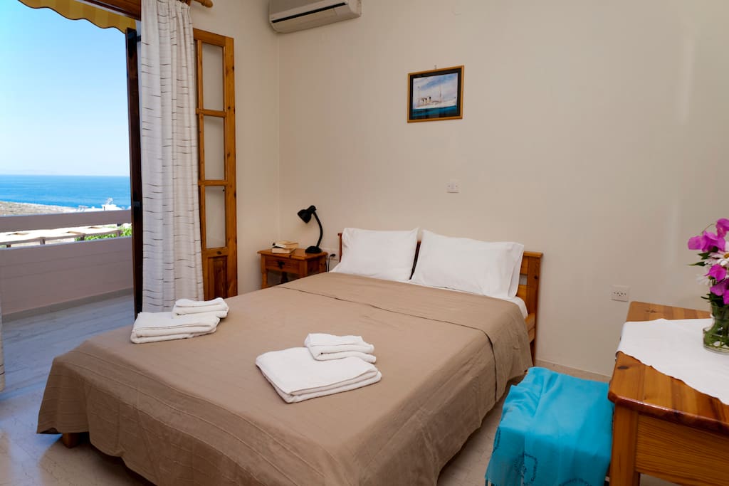 Bedroom with double bed and sea view