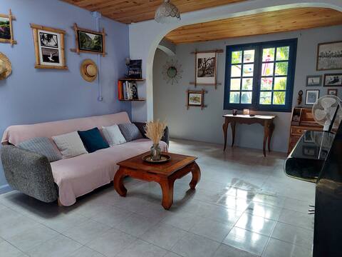Terre-Sainte: Spacious and pleasant house