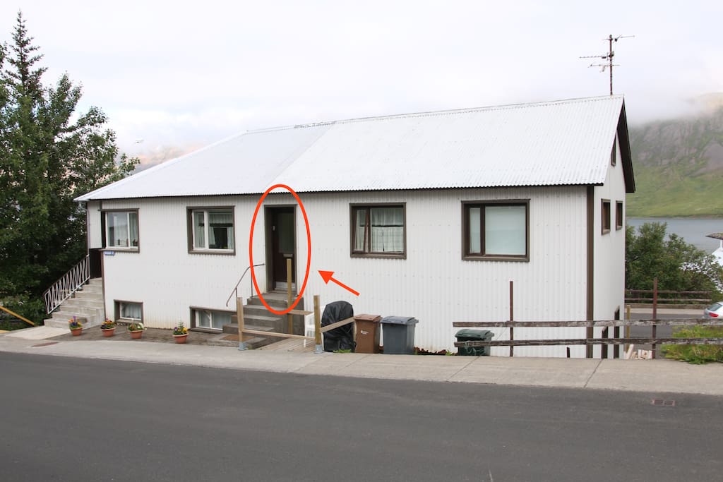 This is the entrance for Suðurgata 47b Airbnb apartment.