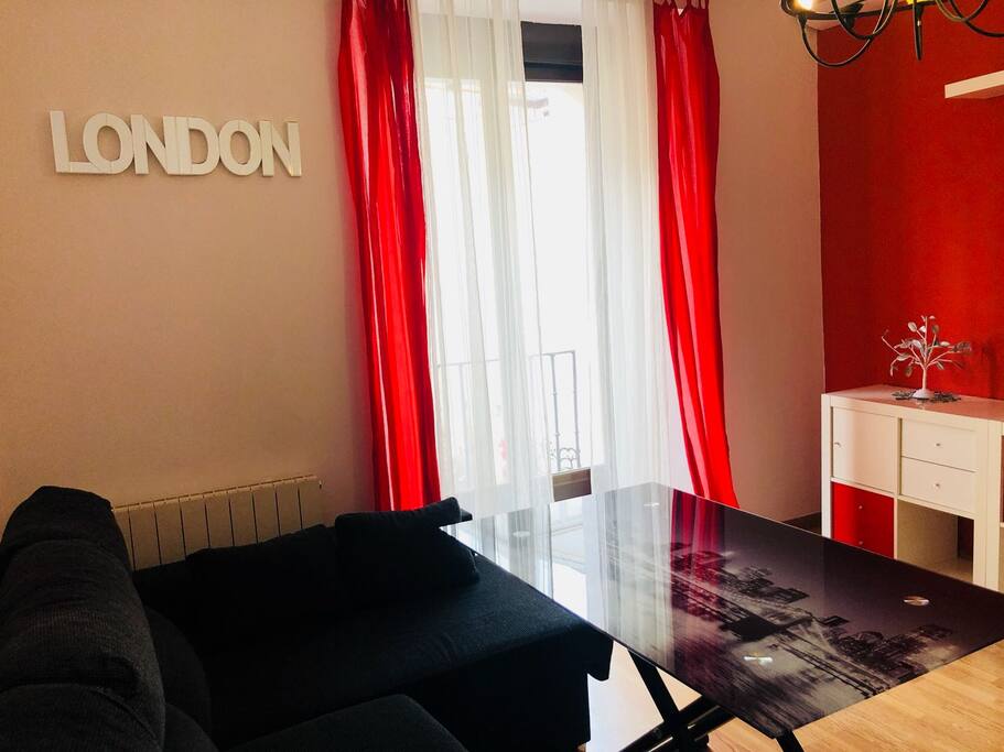 Living Room, Salon