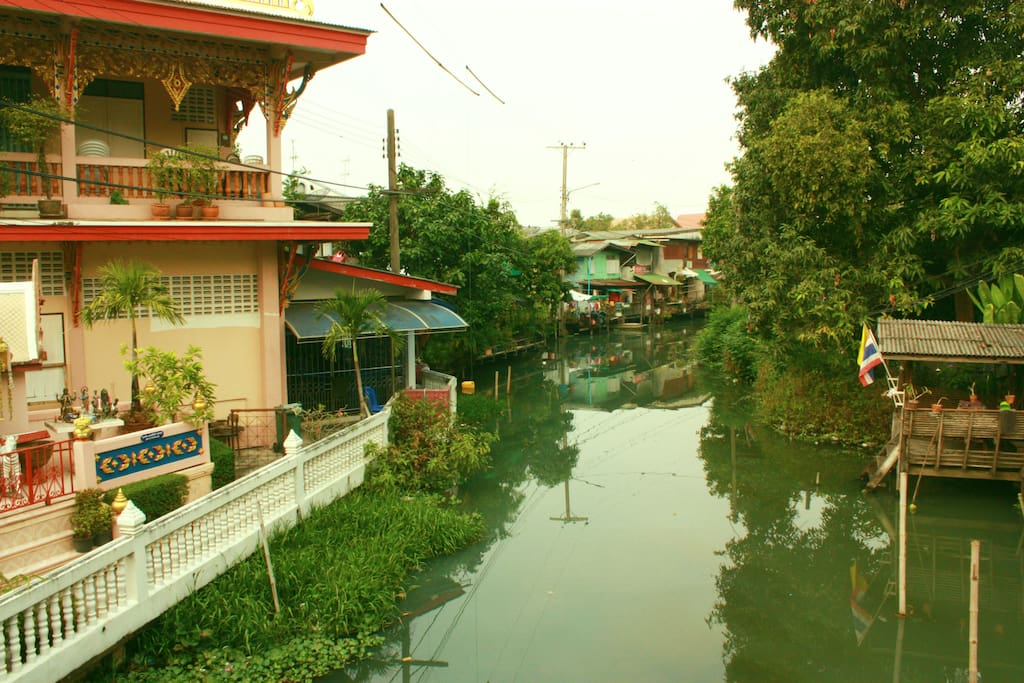 Surrounded by Thai traditional neighbourhood