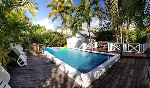 Hibiscus Retreat - Nutmeg Cottage