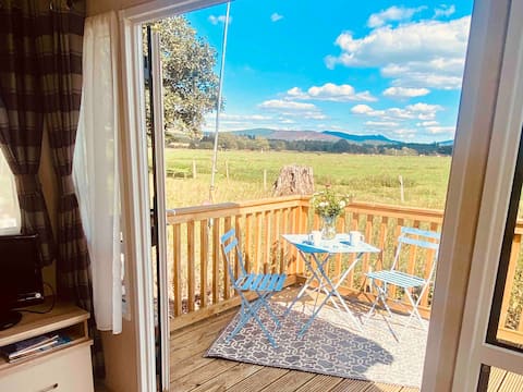 Spacious luxury caravan with stunning views