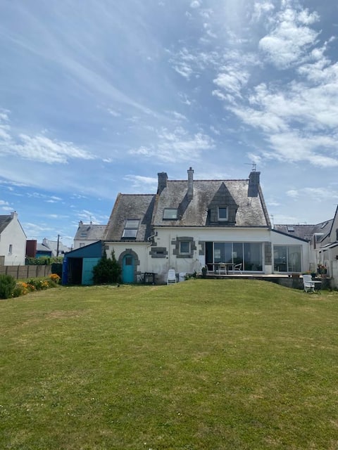 villa with direct access to the sea