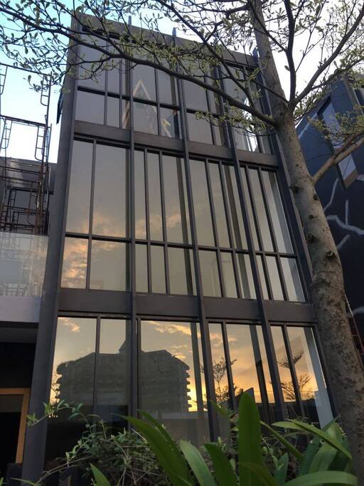 another facade photo. architectural feat. :)