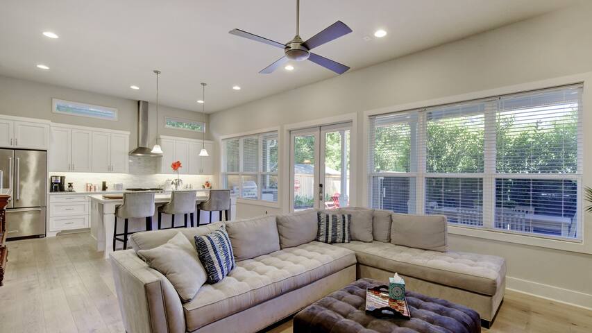 Central Austin Luxury Cottage – Close to Downtown! gallery image 3