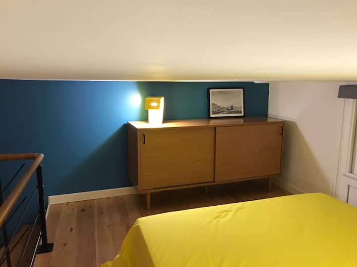 Komoda za odlaganje rublja na međuspratu