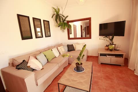 Top performing Airbnb: Solar heated pool villa, very quiet area. in Yaiza